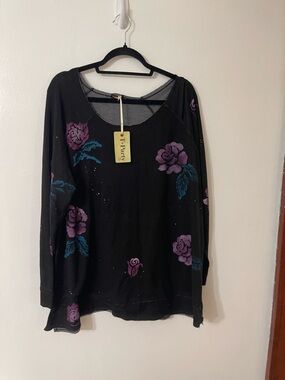 T Party Fashion Black Long-Sleeve Scoop Neck Top with Purple Floral Print
